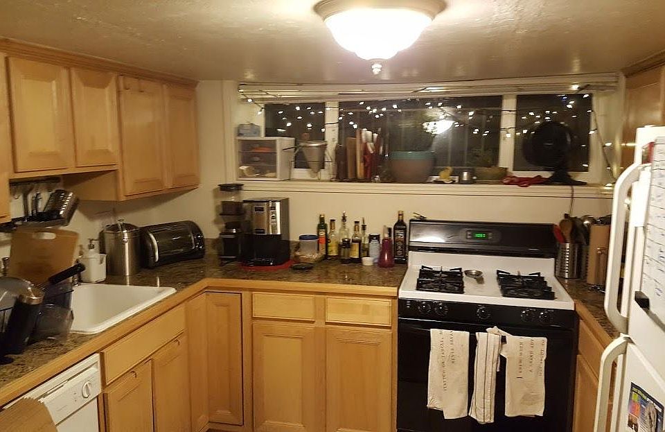 Granite countertops, gas stove, pecan cabinets, fullsize ref