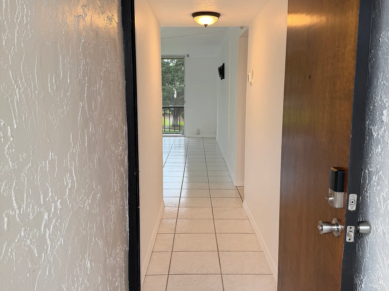 810 Oakgrove Dr — Photo 2