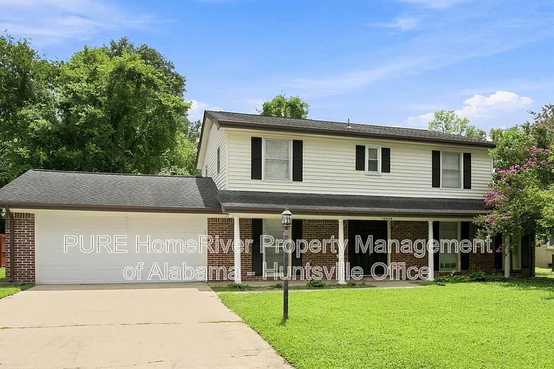 4 bed, 3.0 bath, 2272 sqft, $1,995 — Photo 2