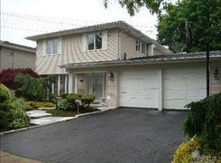 2896 Joyce Ln, Merrick, NY 11566
