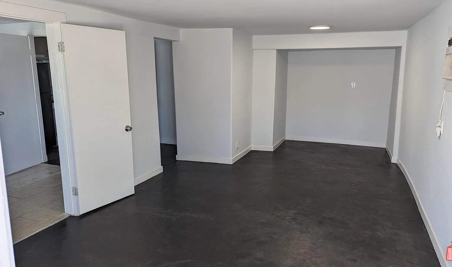 1841 E Harvard St — Photo 3