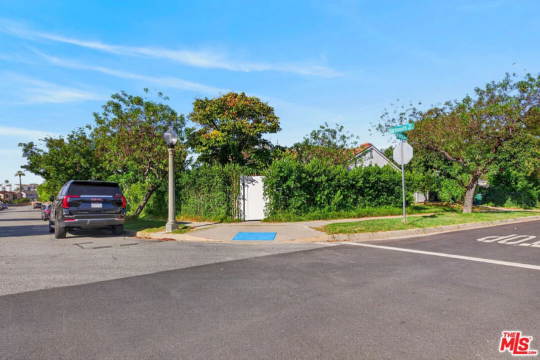 3 bed, 2.0 bath, 1453 sqft, $5,000 — Photo 3