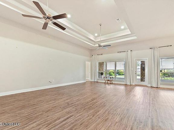 4th image of 10620 Chapelwood Dr