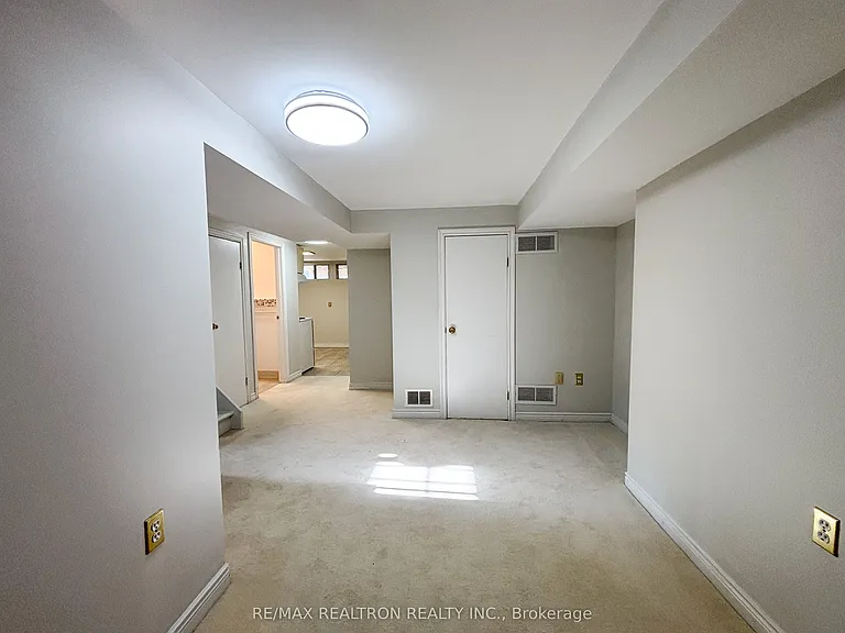 7 Rockport Cres — Photo 14