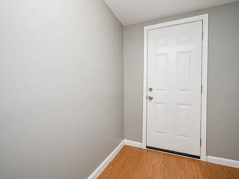 8007 Carver Rd — Photo 12