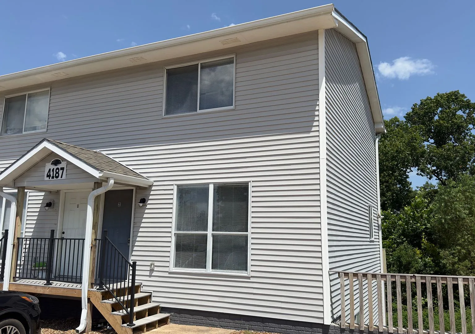 2 Bedroom 1.5 Bathroom Townhouse — Photo 2