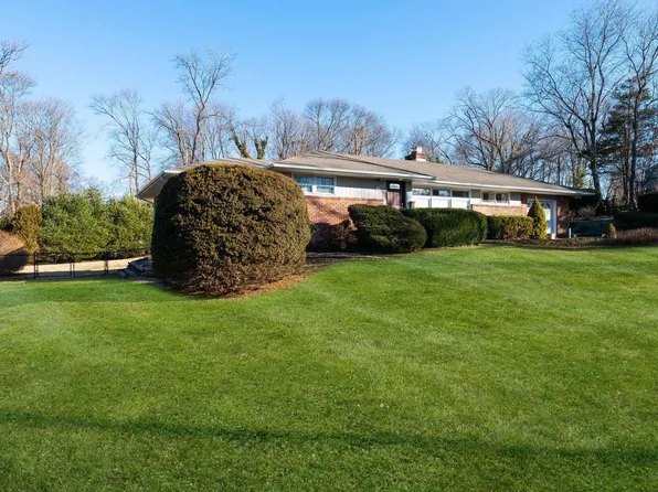 42 Woody Lane, Northport, NY 11768