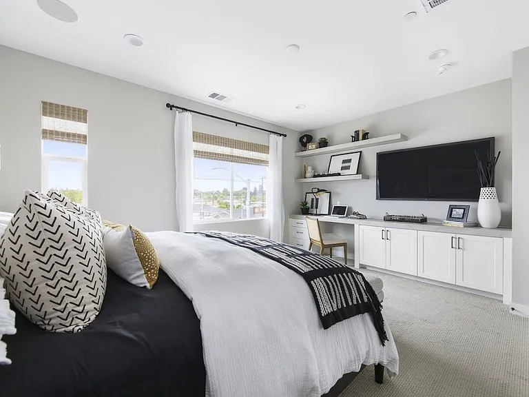 12911 Calabria Dr — Photo 4