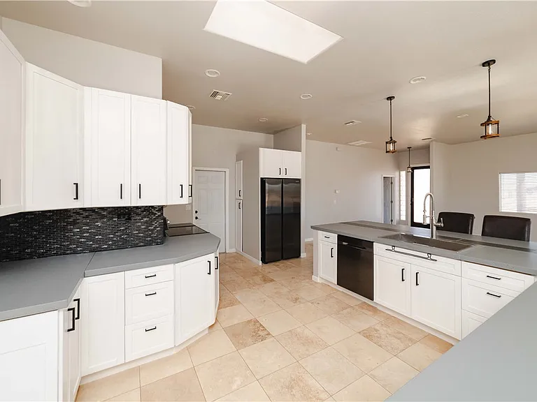 10563 N Garrett Dr — Photo 13