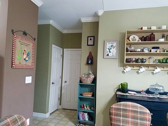 Kitchen doors to bth & pntry