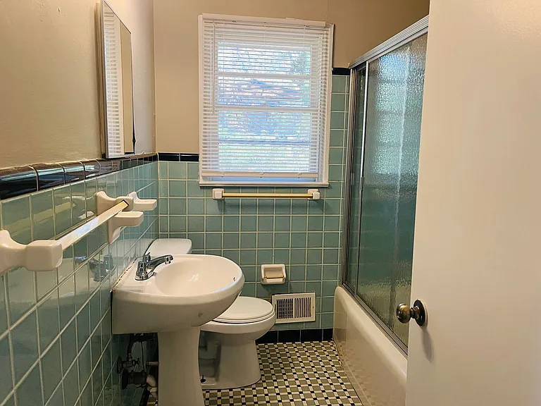 2673 Fairlane Dr SE — Photo 21