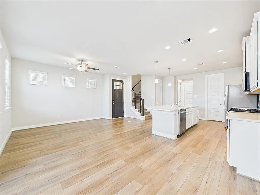 3 bed, 2.5 bath, 1771 sqft, $2,650 — Photo 4
