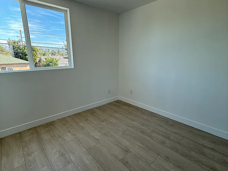 10214 Omelveny Ave #10212 — Photo 8