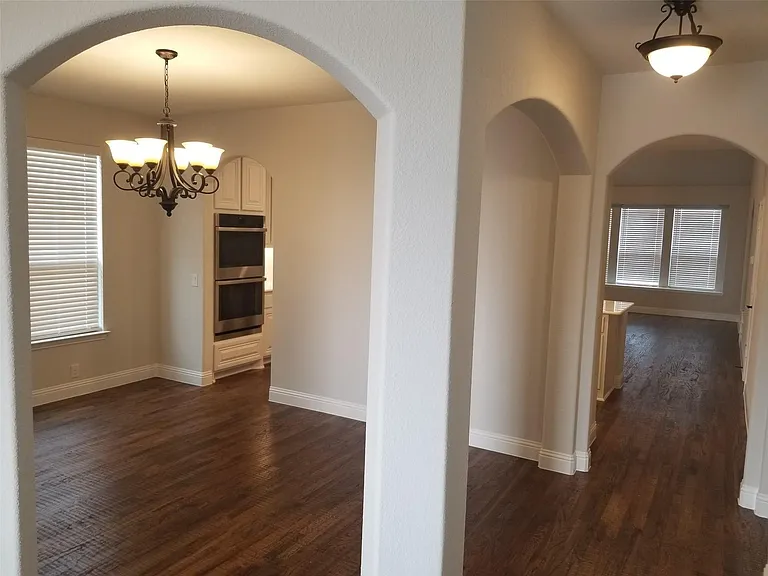 2113 Burke Dr — Photo 3