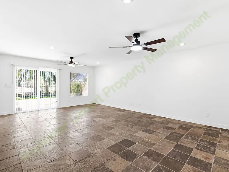 5435 E Elmwood St — Photo 7