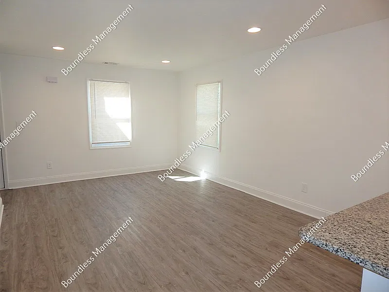 2 bed, 1.0 bath, $1,325 — Photo 2
