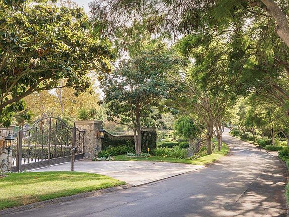 2nd image of 6590 Calle Reina