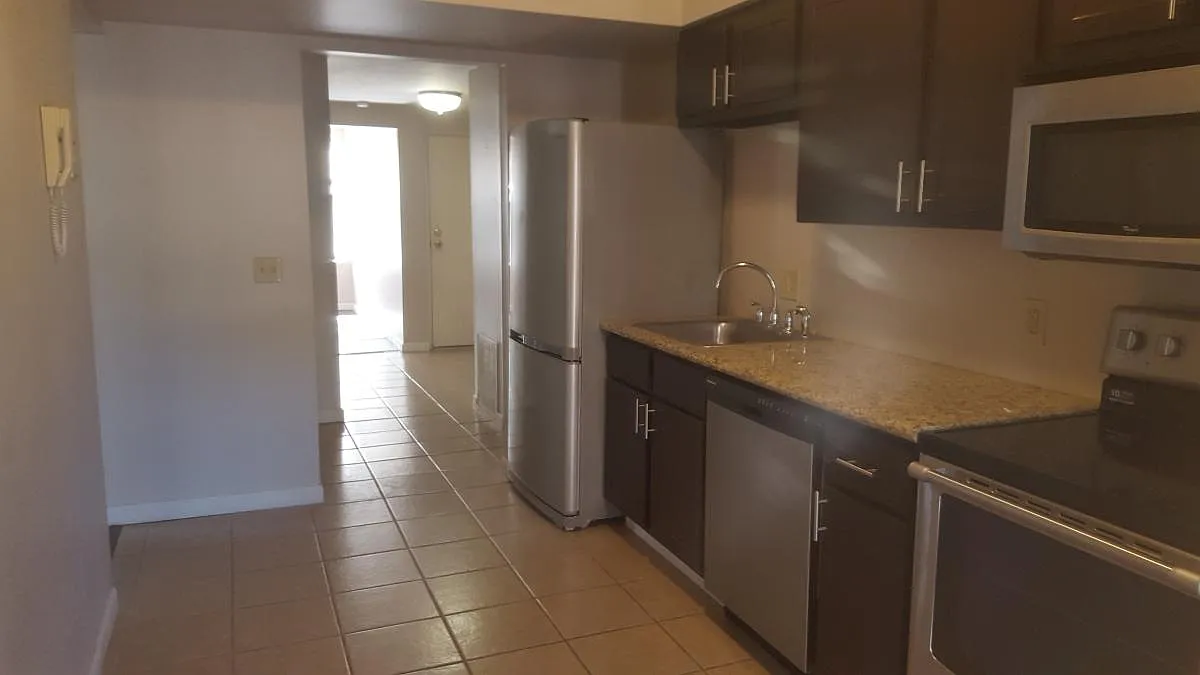 2 bed, 1100 sqft, $1,200 — Photo 4