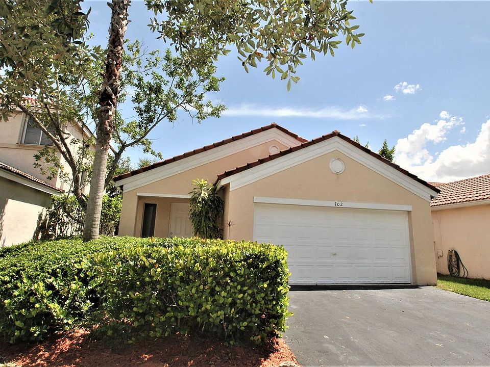 1st image of 702 San Remo Dr