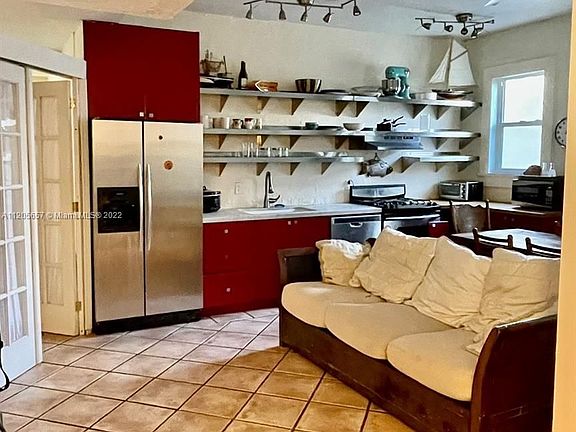 3rd image of 900 16th St APT 107