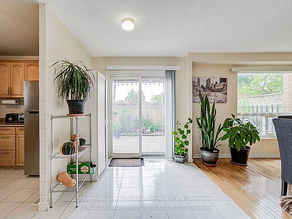 4th image of 9 Oak St