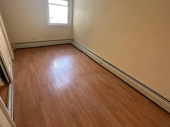 7 Story Court image 8 of 10