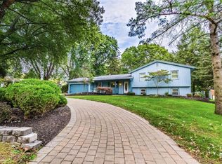 258 Parkview Dr, Rochester, NY 14625