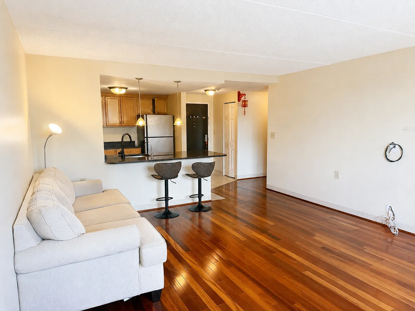 2 bed, 1.5 bath, 1007 sqft, $2,700 — Photo 2