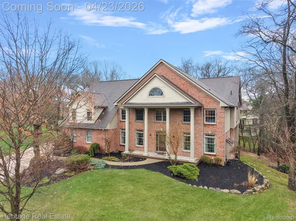 1562 Eagle Trl, Oxford, MI 48371