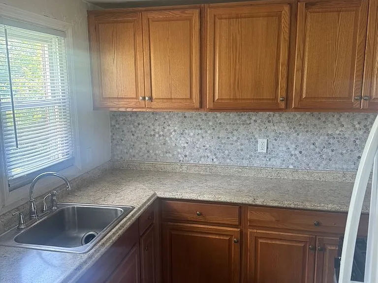 237 Collins Dr — Photo 3