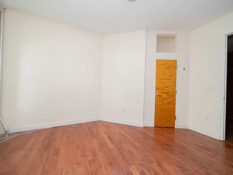 945 Saint Nicholas Ave #1D — Photo 11