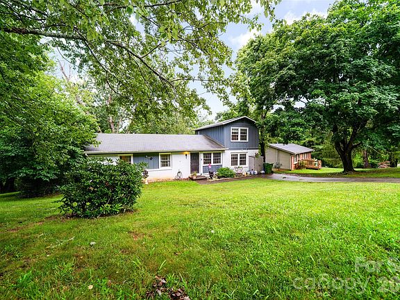 2nd image of 6 Hillview Cir