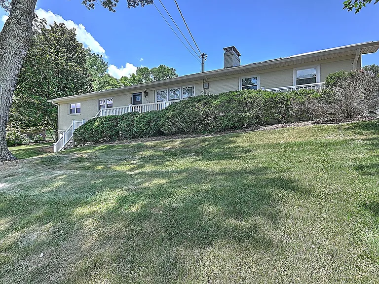 206 Sequoyah Dr — Photo 2