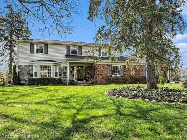 4749 Hedgewood Dr, Bloomfield Hills, MI 48301
