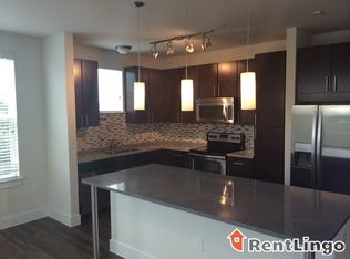 2577 N Beachwood Dr, Los Angeles, CA 90068