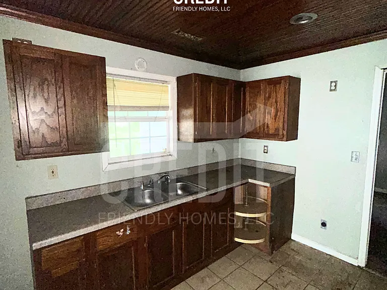 602 Sheppard St — Photo 6