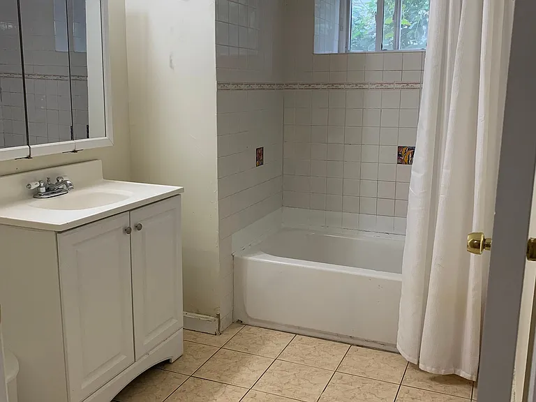 264 Foster St #1 — Photo 5