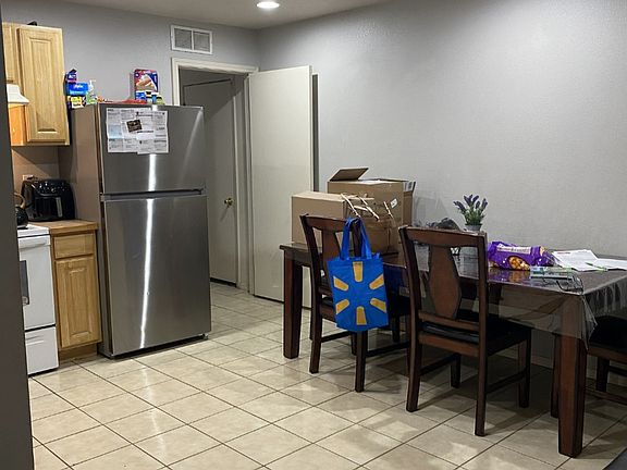 5th image of 221 Parkmont Way