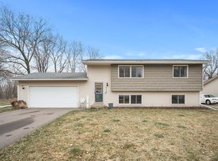 310 Iris Ln SW, Saint Michael, MN 55376