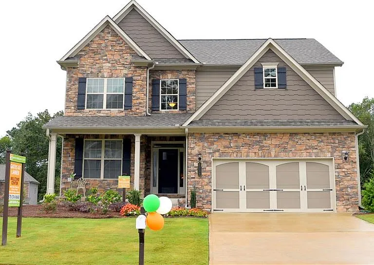 5730 Lanier Valley Pkwy — Photo 1