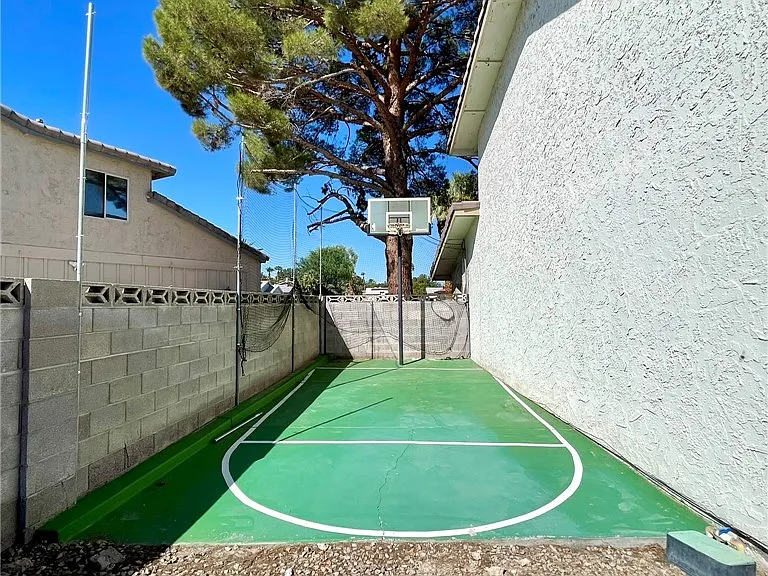 2246 Windsor Dr — Photo 44