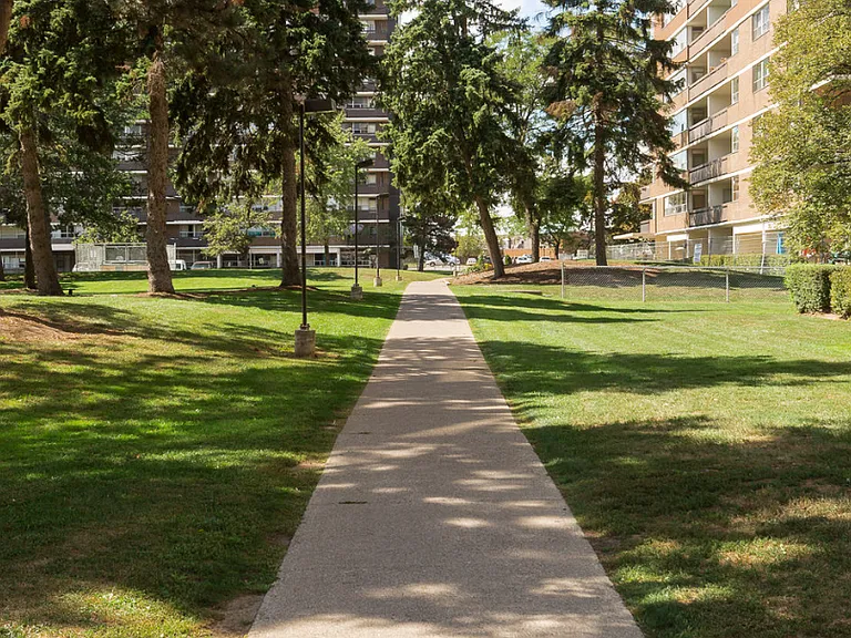 41 Warrender Ave #2 BD — Photo 19
