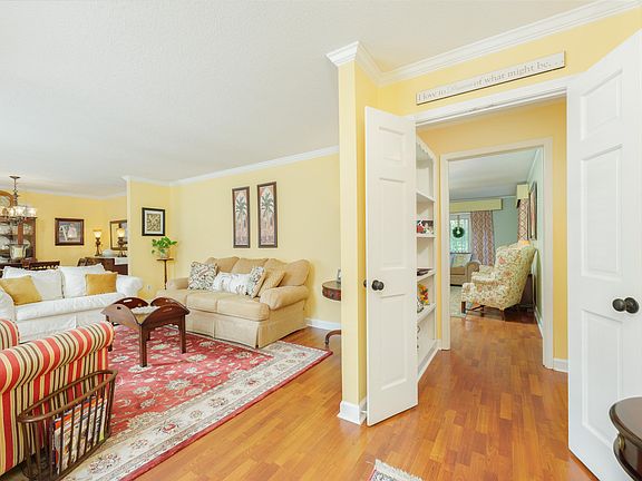 5th image of 1301 Woodland Dr