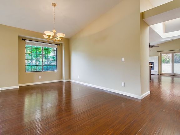 5th image of 28618 Meadow Glen Way W