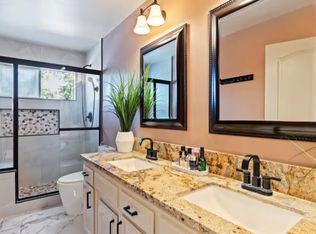 7195 N Carnegie Ave, Fresno, CA 93722