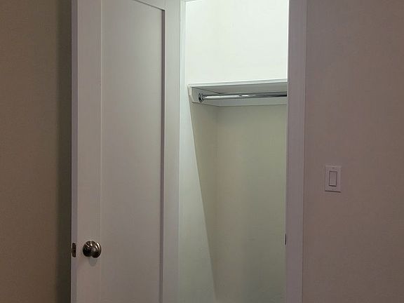 5th image of 211 W 106th St APT 1C