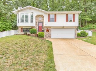 904 Falcon Dr, Imperial, MO 63052