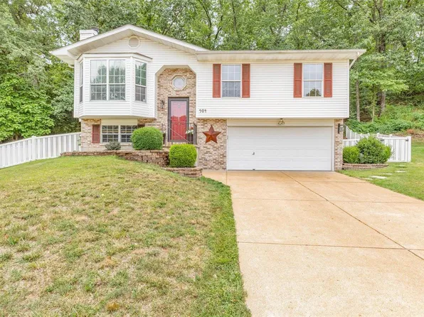 904 Falcon Dr, Imperial, MO 63052