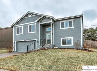 5725 S 190th Ter, Omaha, NE 68135
