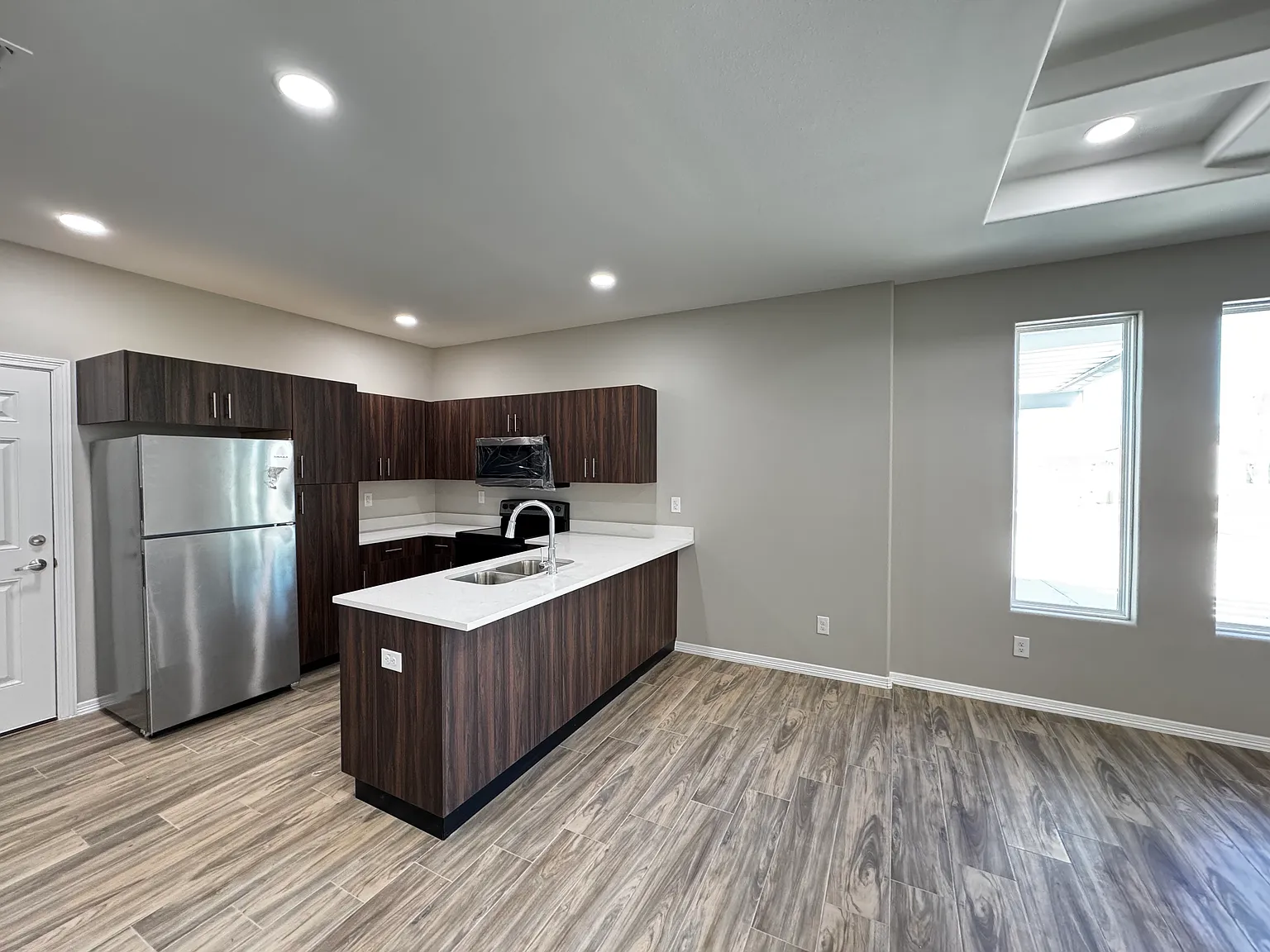 3 bed, 1050 sqft, $1,250 — Photo 4